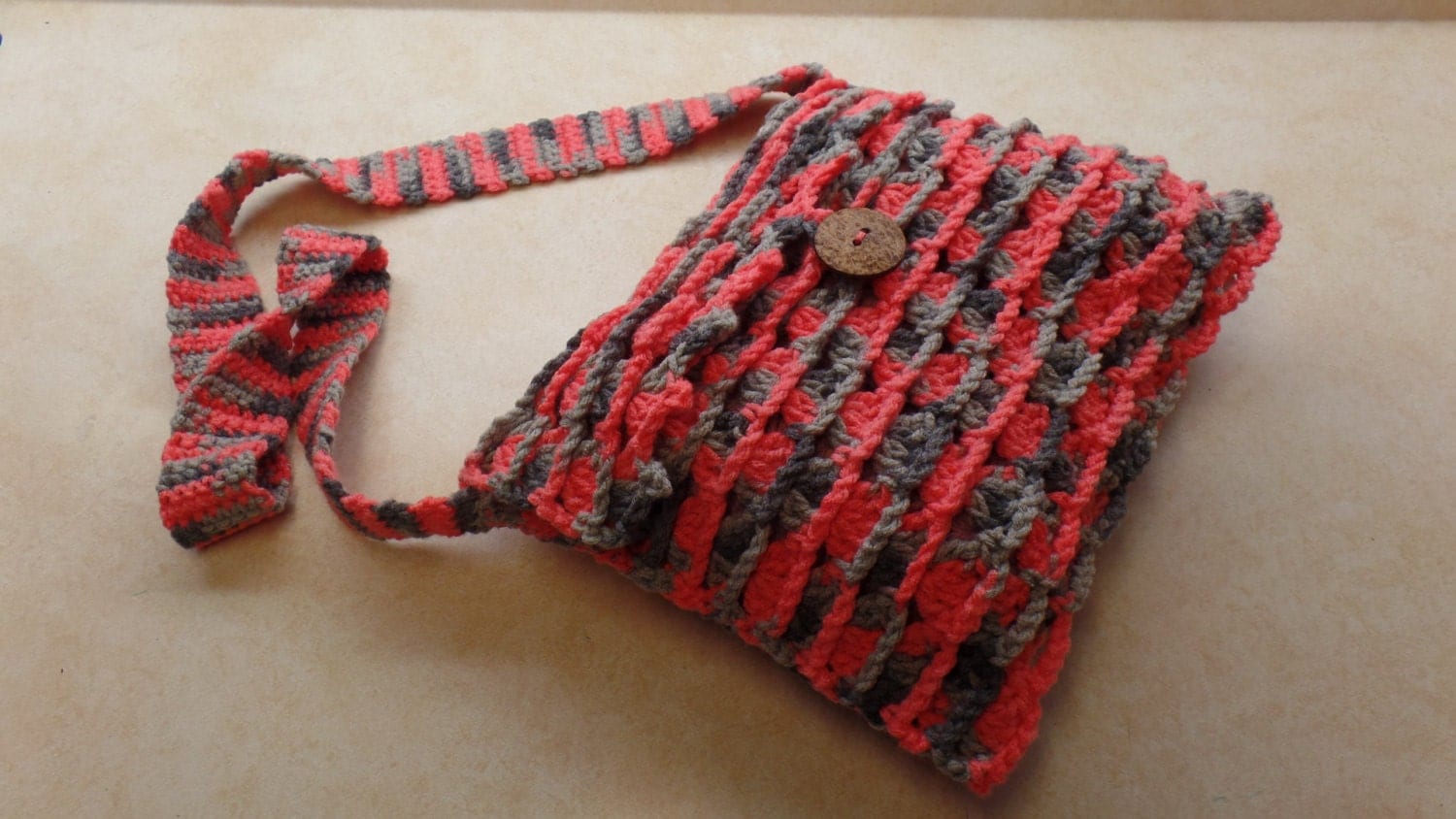 Easy Crochet shells and chains cross-body bag purse pattern