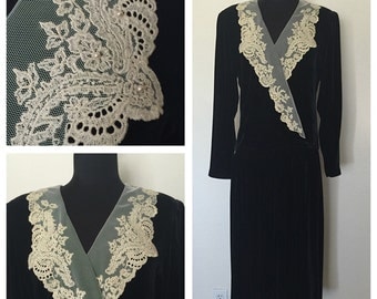 Beautiful 80's Velvet Dress with 1930's Style and Design with Old Pearled Lace Cream Collar, 30's Style Dress, 1930's Inspired Dress, Size:L