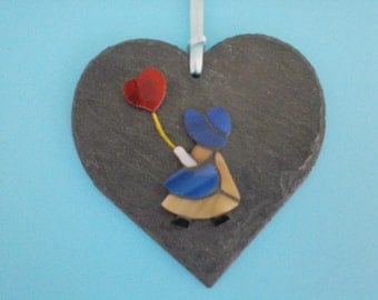Sunbonnet Sue stained glass micro mosaic on natural slate heart wall decor Mosaico vetro Tiffany Mosaik Tiffanyglas mosaique Christmas gift