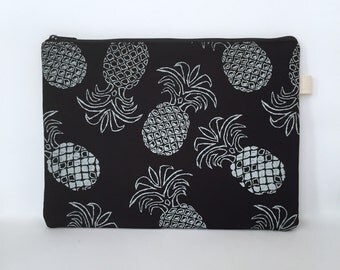13 Inch Laptop Sleeve, Laptop Sleeve 13, 13 Inch MacBook Pro, MacBook Pro Cover, MacBook Pro Sleeve, Laptop case - Black & White Pineapple