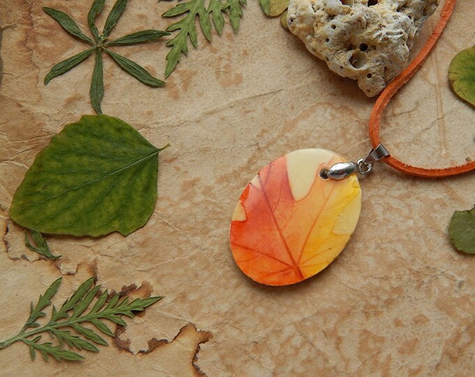 Autumn leaves necklace, maple pendant, boho style, hand-painted, epoxy, natural style, summer jewelry, Maple Leaf, minimalism, imprint