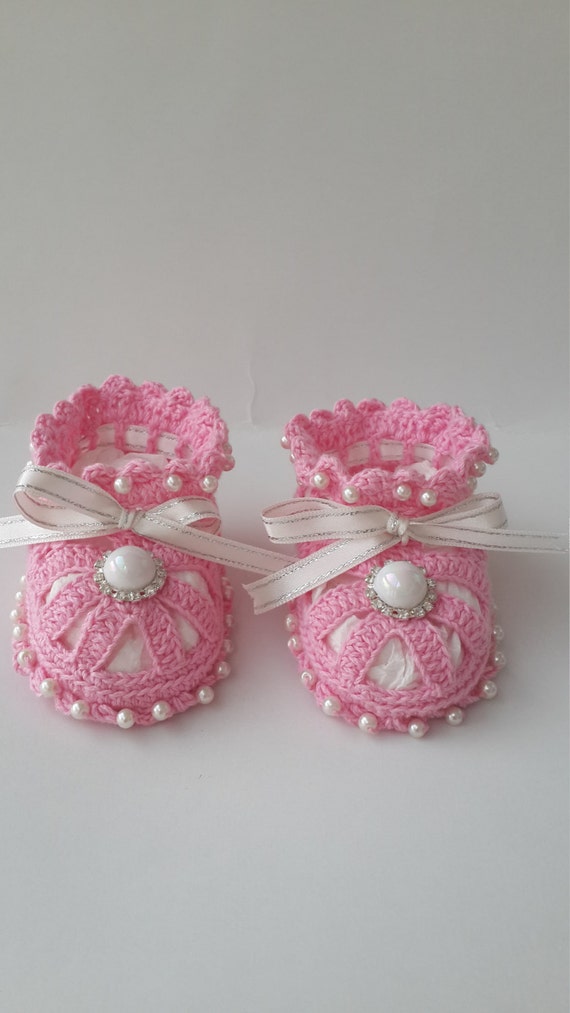 Crochet baby booties Baby booties with pearls by ...