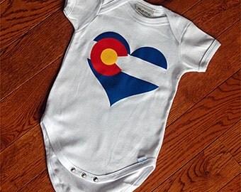 Love Colorado Baby Onesie Short Sleeves w/ Silkscreened Colorado Flag Heart - Perfect Baby Gift