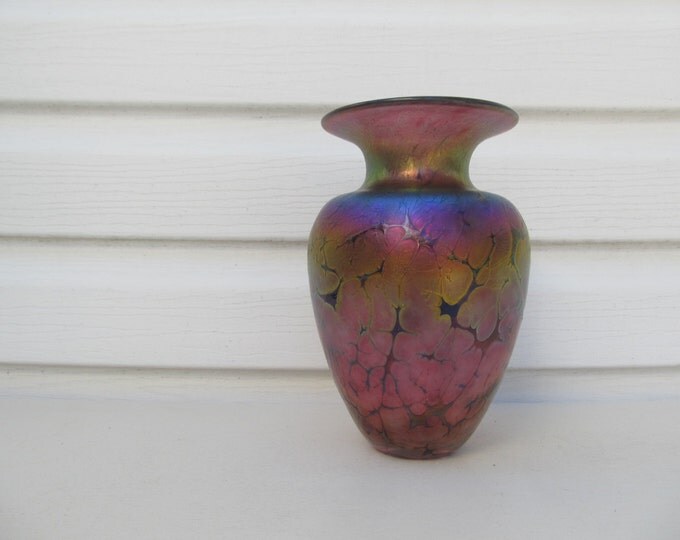 Vintage Iredescent Vase, handblown irredescent glass art vase, handmade artwork, colourful rainbow home decor piece, living room centrepiece