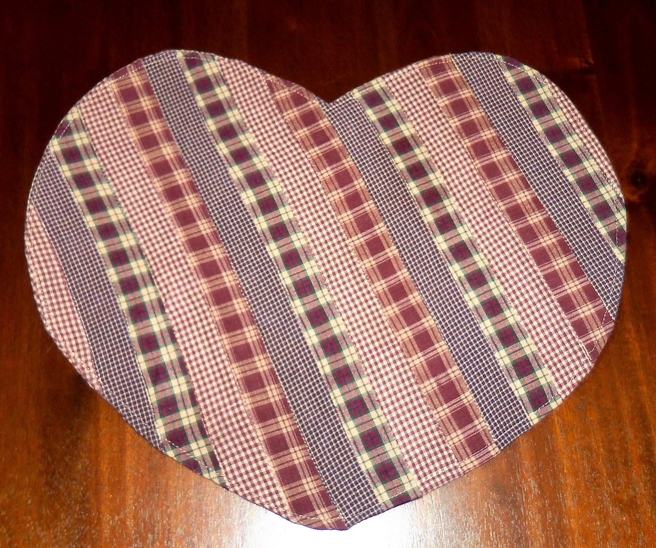 Quilted Heart Placemat Red Homespun Fabrics 13x15 Inches