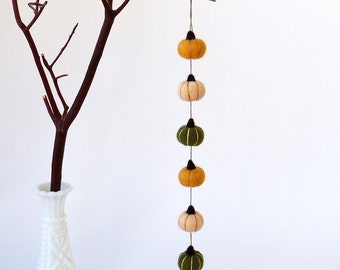 Harvest felt garland, miniature pumpkins : needle felted fall garland - persimmon orange, peach, dark forest green, Thanksgiving decor