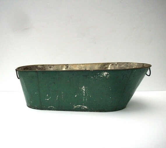 Vintage Metal Baby Bathing Tub with Handles / by urgestudio