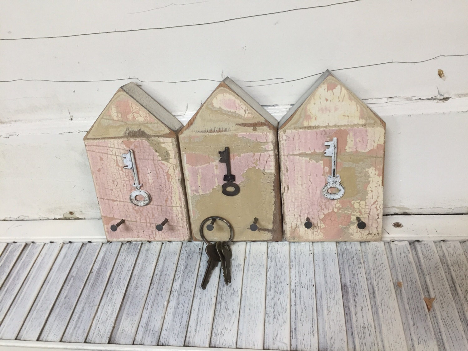 ONE Beach Hut Key Holder Hook Rack Beach Lake House Coastal
