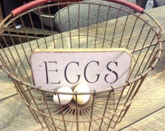 Round wire EGG Basket~EASTER BASKET~Wire basket~rusty patina-rubber covered handle