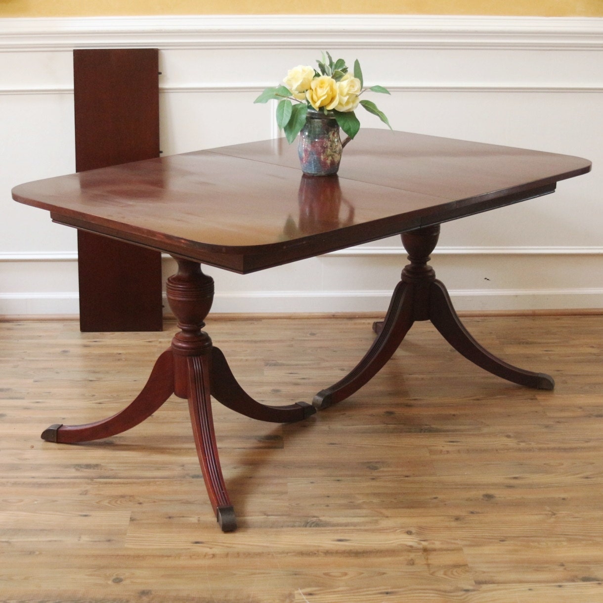 REDUCED. Vintage Duncan Phyfe Dining Table Mahogany