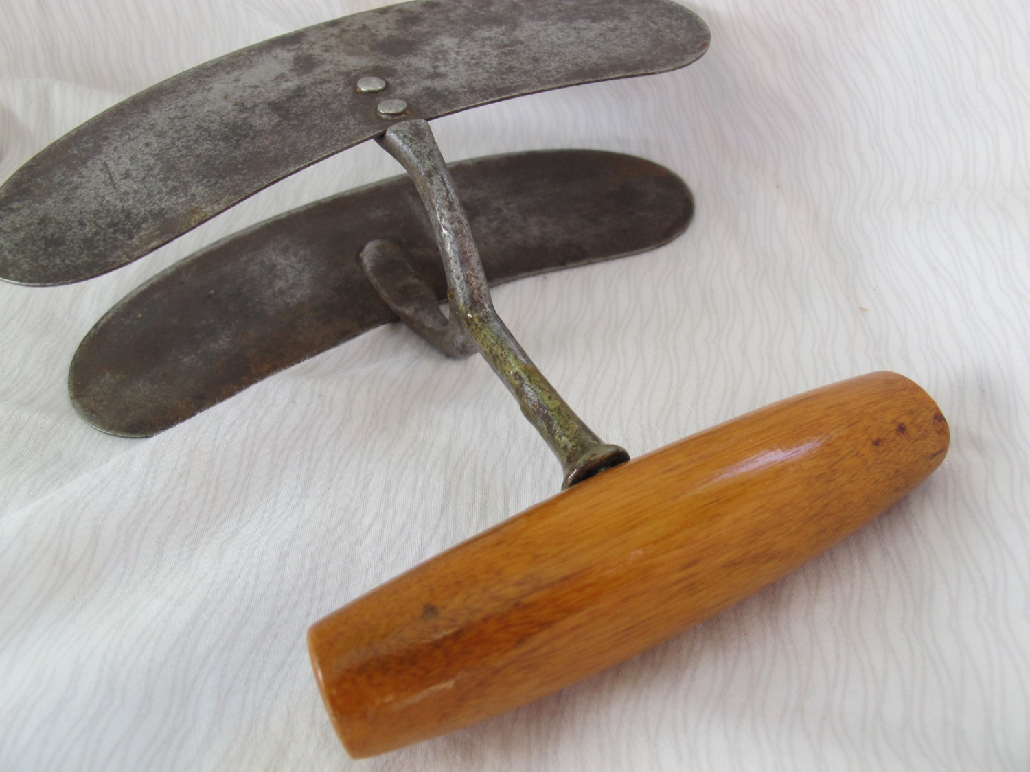 SALE Double bladed rocker chopper / Vintage food chopper