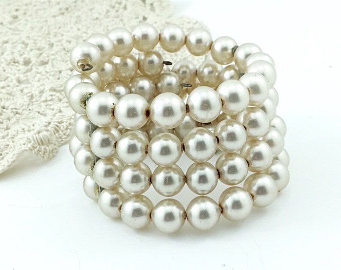 Creamy Faux Pearl Vintage Bracelet, 4 rows of Beads, Memory Stretch. Vintage Pearl Wedding Bracelet. Champagne Pearls. 4 strand bracelet.