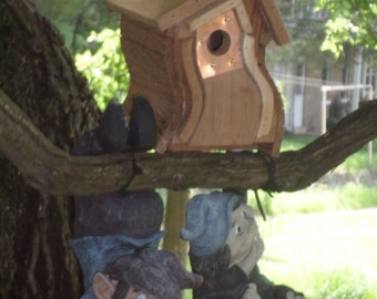 Cedar Bird House, Wooden Wren House, Natural Finish, Outdoor Birdhouse,Wren House, The Breezy