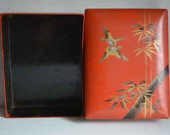 Antique Japanese urushi lacquered box, hand painted, papier-mâché, Taisho period