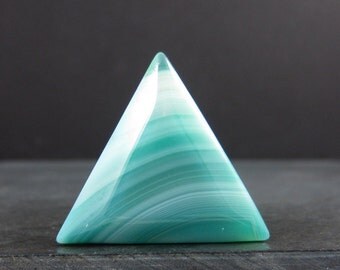 Green triangle agate cabochon B5926