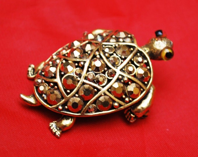 Gold Rhinestone Turtle Brooch - Hollycraft designer signed pin