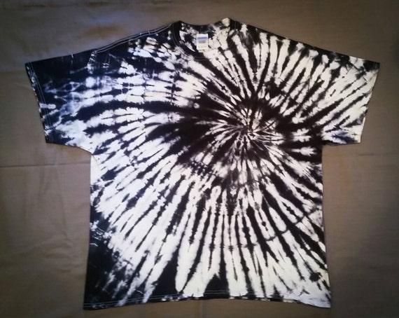 how to make black and white tie dye shirt