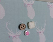 Babillard aimanté fait main recouvert de tissu cerfs à lunettes rose mint organisation chambre mémo photos décor mural tableau hipster