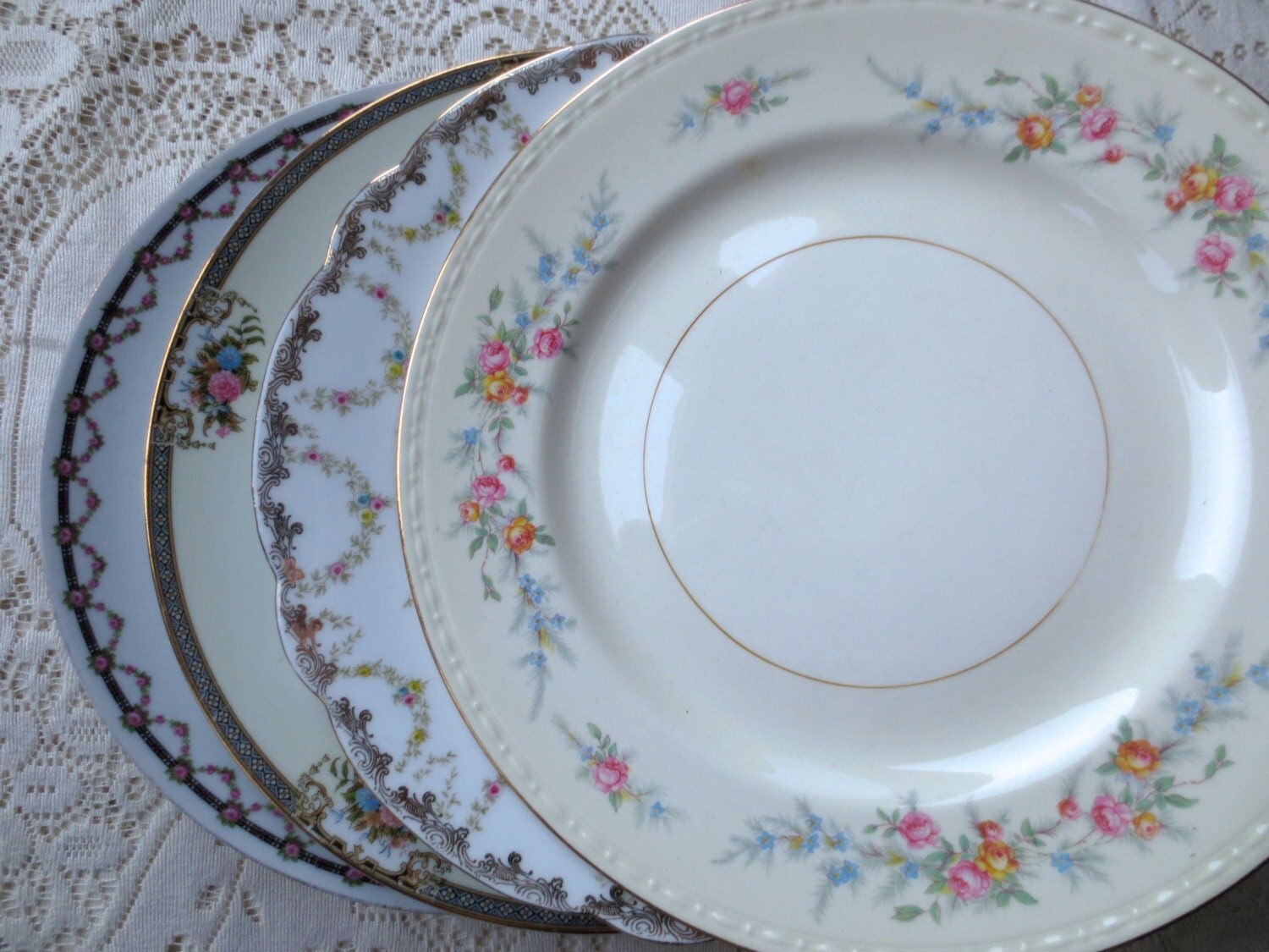 Set of 4 Mismatched China Dinner Plates. Floral Plates. Mix