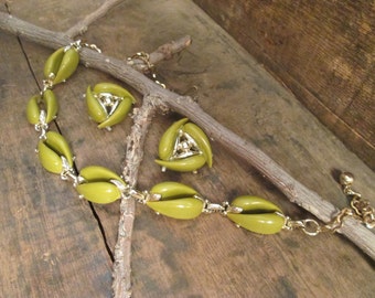 vintage gold tone muted olive green choker necklace and clip earrings