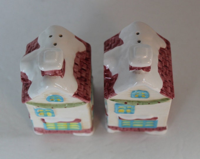 Vintage Cottage House Salt and Pepper Shakers, Kitchen Collectible