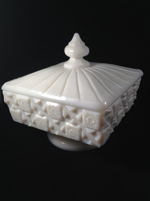 westmoreland-milk-glass-candy-dish-old-quilt-pattern-marked-w