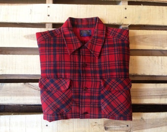 PENDLETON Men's Large 60s Vintage Red Tartan Plaid Wool Shirt <> Flap Pockets <> USA Classic <> Lumberjack Outdors