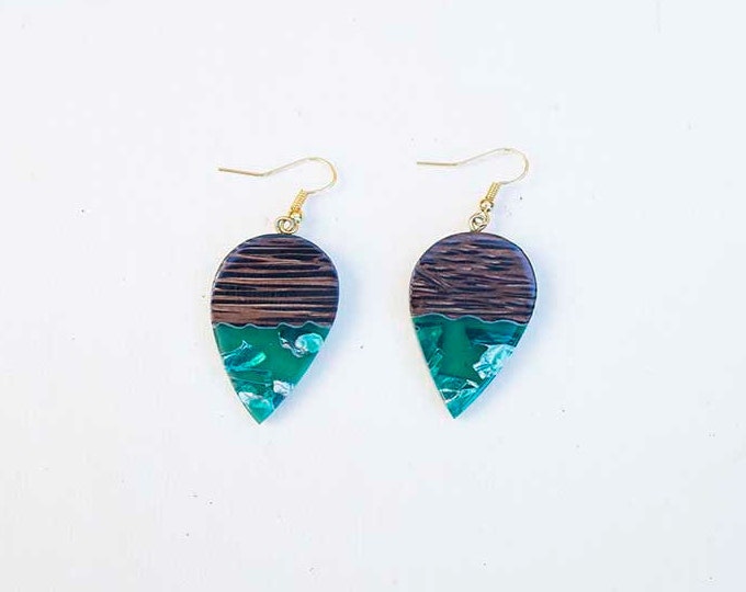 Wood earrings, Green earrings, wood resin earrings, Resin earrings, gift for women, Olive wood jewelry, resin jewelry, birthday gift