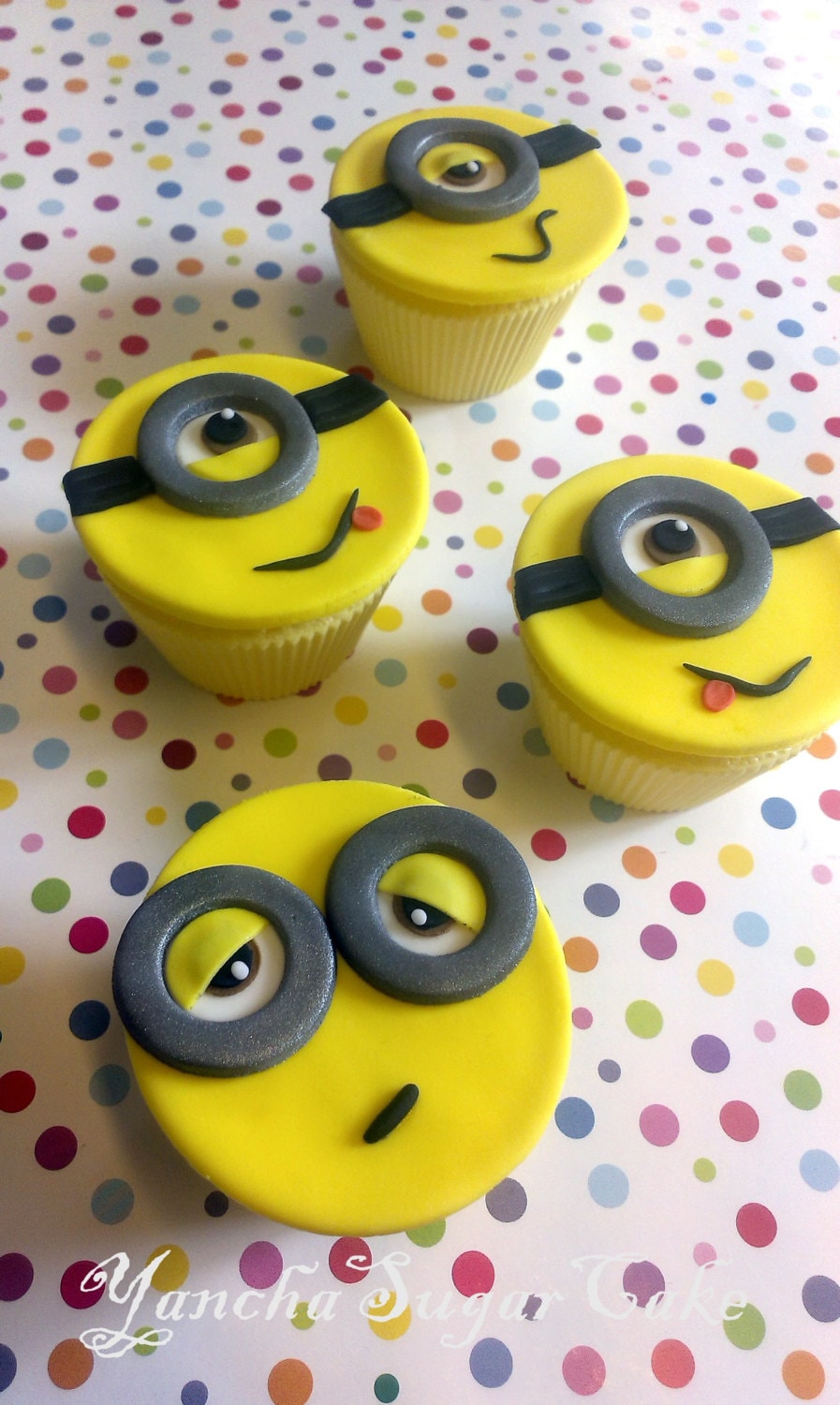 Minions despicable me Edible fondant Cupcake Cookie toppers