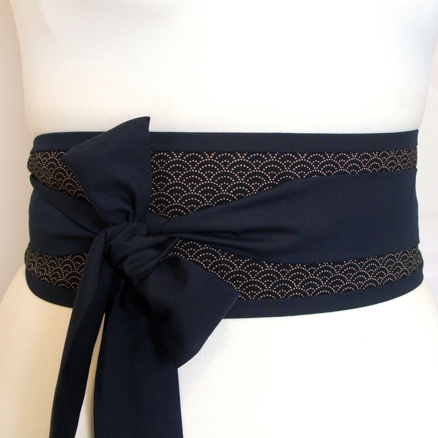 Obi belt ' Japanese seigaiha indigo blue ' by by loobyloucrafts