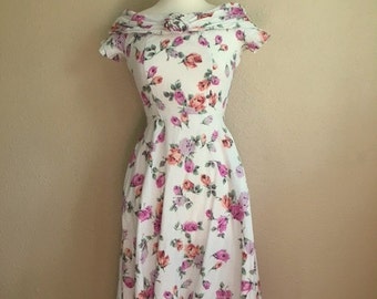 Vintage 80s GARDEN DRESS With ROSETTE / Fit and Flare Floral Dress With Pockets