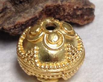 1 Large Extremely Elegant Vermeil Gold Bead - 13mm - Carpet Granulated with Fancy Floral Sides MB357