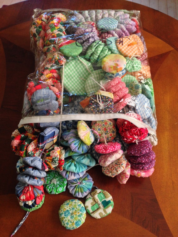 Vintage Fabric YoYos / Vintage Sewing Notions / Vintage Fabric / Yo