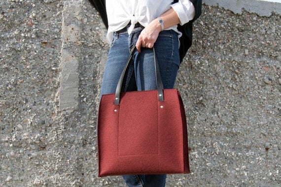 Felt LARGE TOTE with leather straps / 100% wool felt / felt bag / felt tote / burgundy bag / maroon bag / handmade / made in Italy