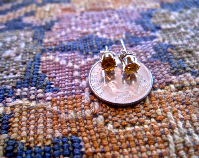 Citrine Studs, 4mm Round, Natural, Set in Sterling Silver E901