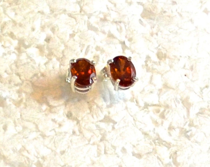 Hessonite Garnet Studs, 7x5mm Oval, Natural, Set in Sterling Silver E921