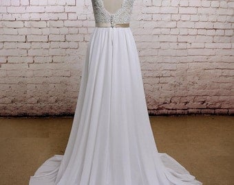V-Back Wedding Dress with Chiffon Skirt A-line Style Bridal Gown Sleeveless Wedding Gown with Champagne Lining of Bodice