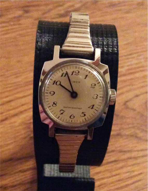 Timex Ladies Vintage 1977 Wind Up Mchanical Wrist Watch with