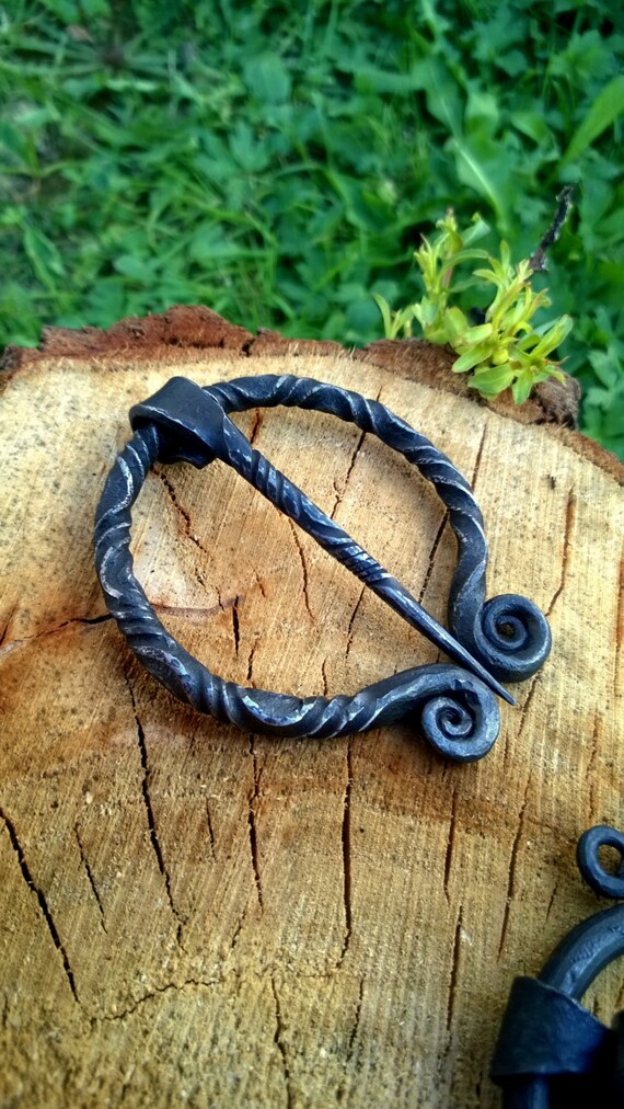 twisted brooch cloak pin
