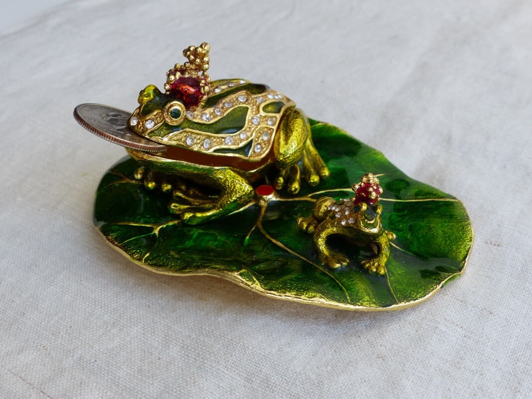 Frog Trinket Box / Frog Ring Holder / Jewelry Holder / vintage