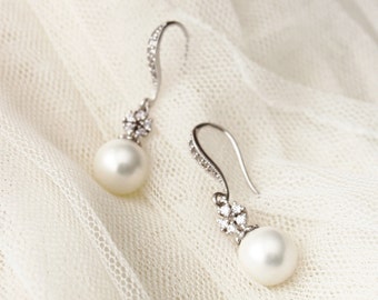 Pearl Bridal Earrings Pearl Wedding Jewelry Bridesmaid Gift Earrings White Pearl Drop Earrings Bridal Party Gifts Bridal Jewerly