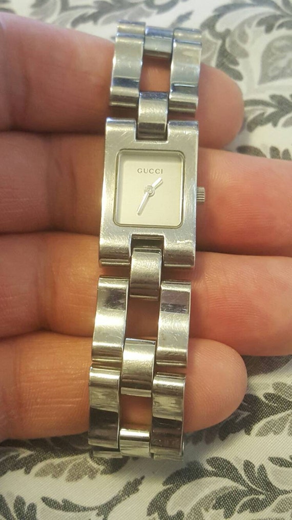 Vintage Gucci stainless steel women's quartz watch 2305L