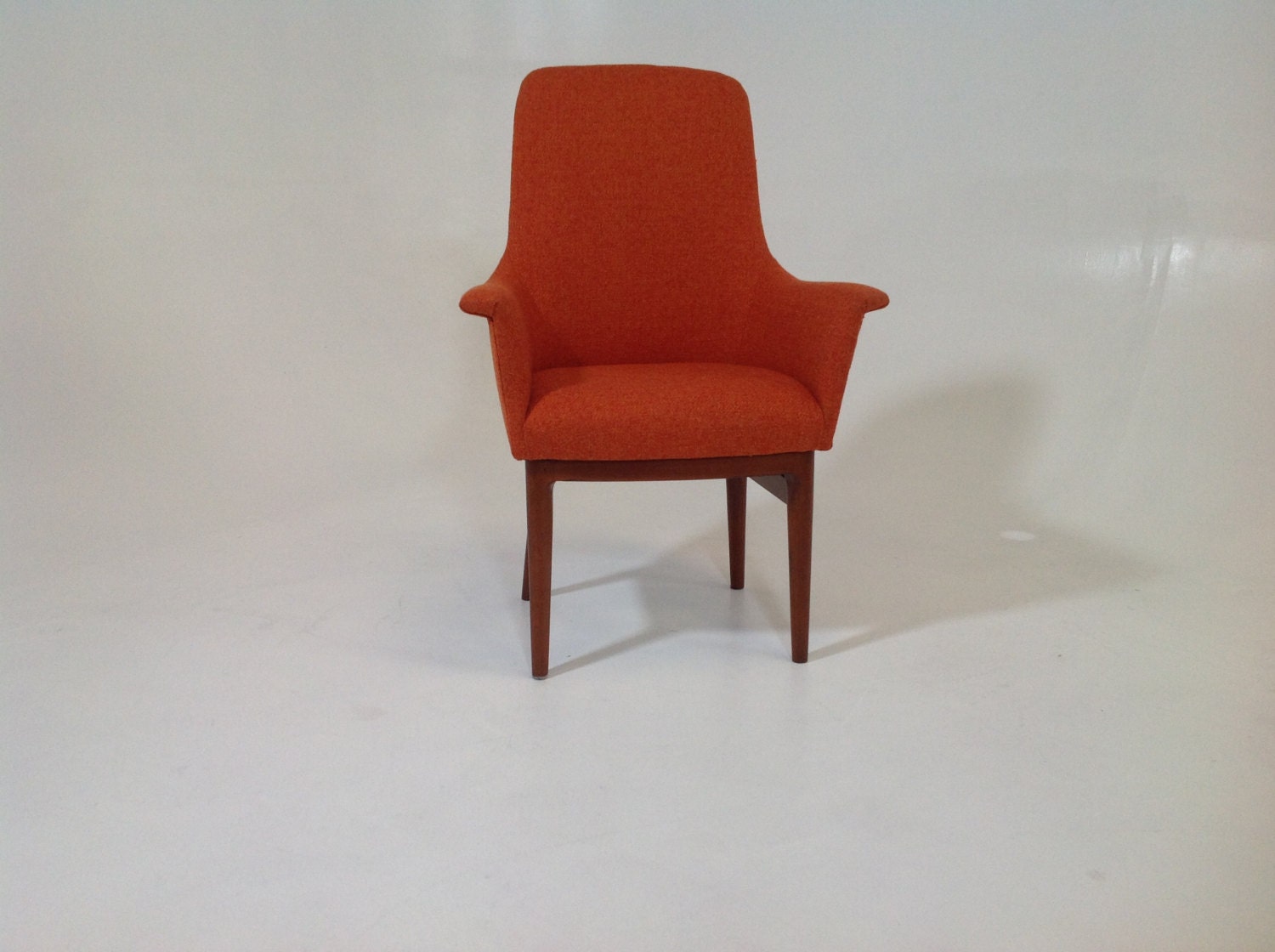 Mid Century Style bucket dining chair