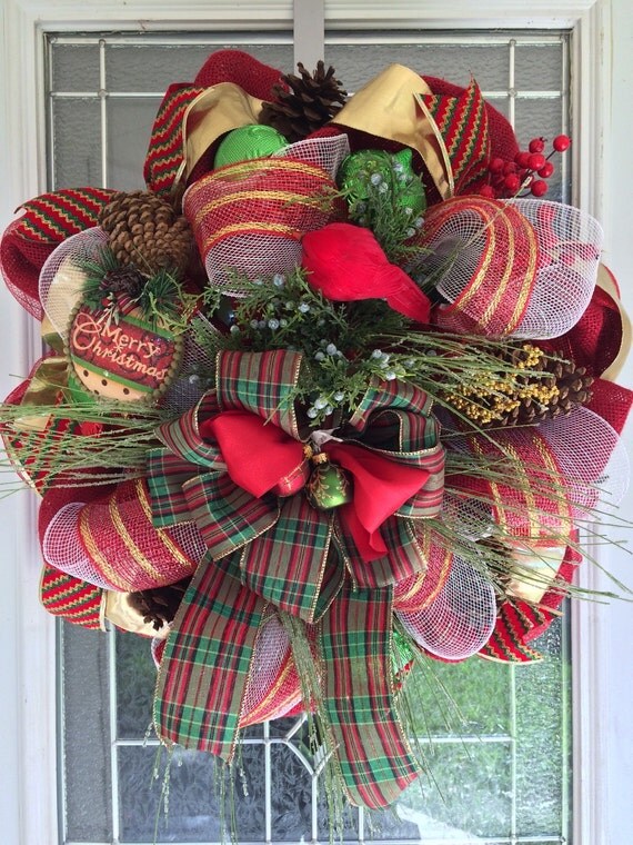 Christmas Wreath. Traditional Christmas Wreath. Deco Mesh