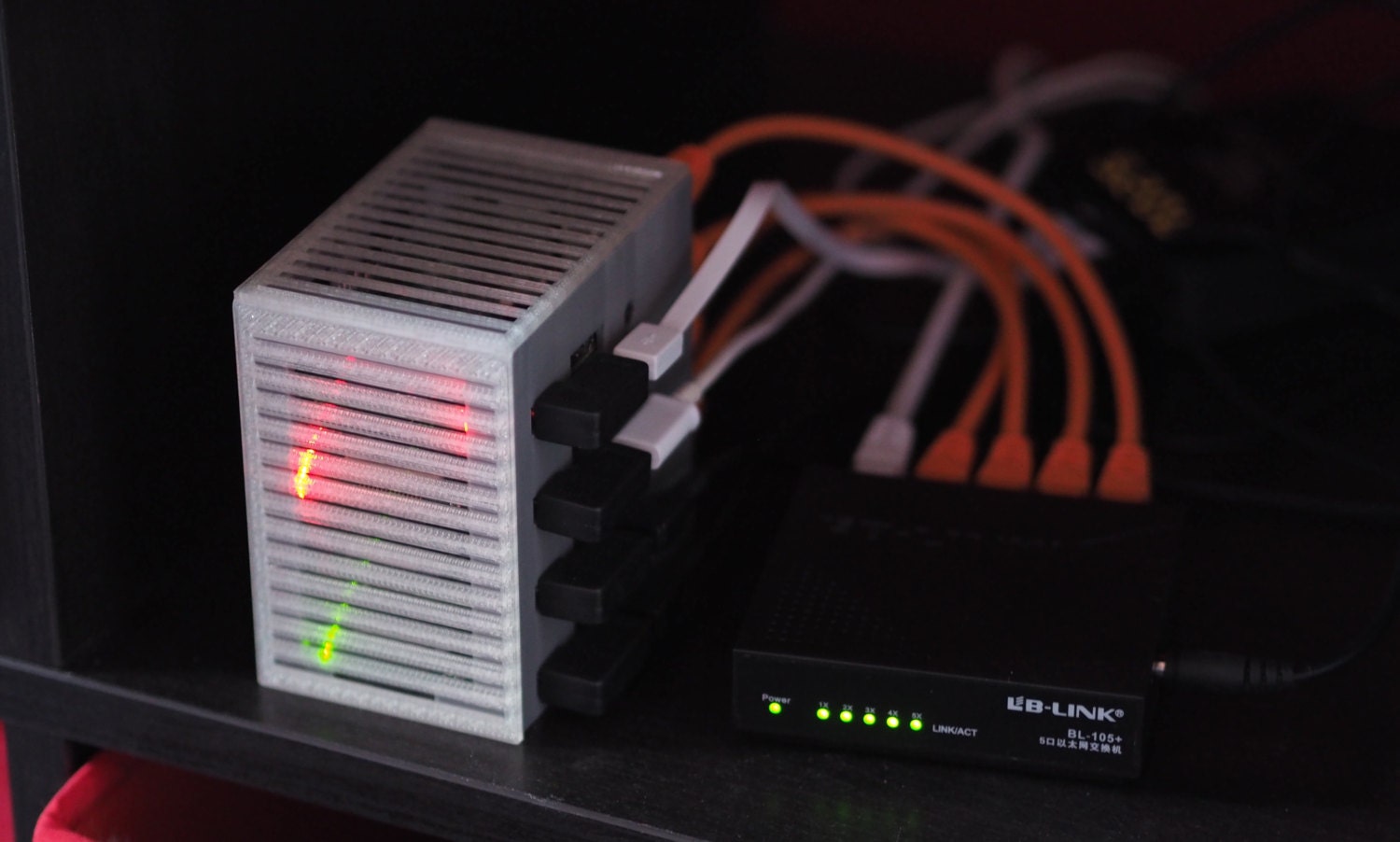 Tiny Raspberry Pi 'Server Rack' / Cluster Case 4