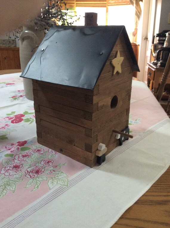 Lincoln log bird house
