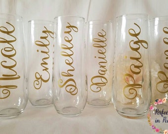 Set of 7 Personalized Champagne Flutes // Bridesmaids Gifts // Hostess Gifts // Personalized Glasses // Wedding Party Gifts // Birthday Gift