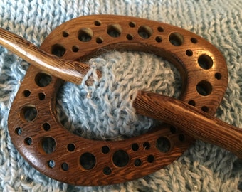 Shawl Pin Robles Wood Shawl Pin, Wooden Brooch, Handcrafted Shawl Pin, Round Wooden Shawl Pin, Shawl Pin with Circle Cut Out Design