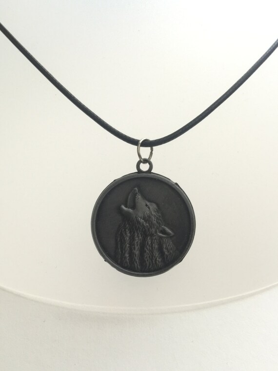 Necklace Howling Wolf and Dream Catcher Coin Pendant Pewter