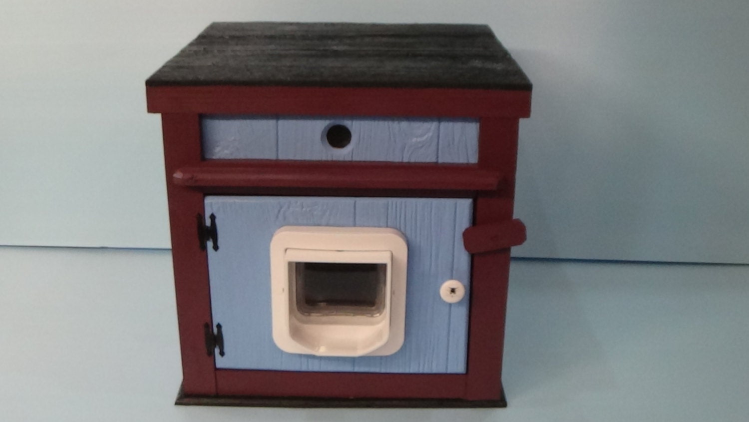 Large Heated Outdoor Cat House/Microchip Door Ships Next Bus.